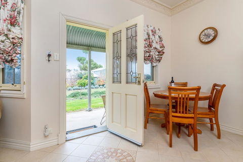 Barossa Vineyard Cottages - Accommodation Gladstone 19