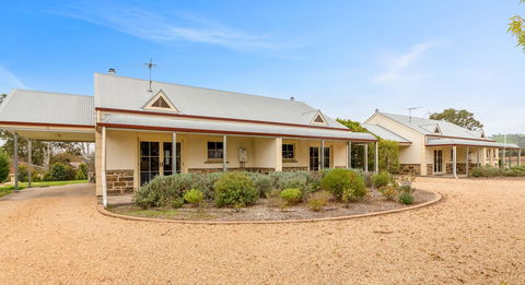 Barossa Vineyard Cottages - Accommodation Gladstone 24
