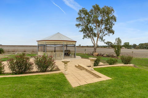 Barossa Vineyard Cottages - Accommodation Gladstone 25