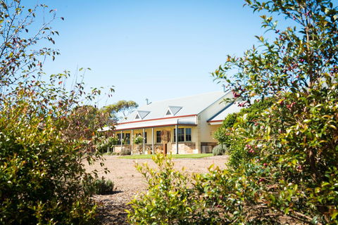 Barossa Vineyard Cottages - Accommodation Gladstone 2