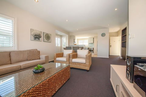 Pacific Blue 278-265 Sandy Pt Rd- Dual Key Access, Wifi, Linen And Air Conditioning - Accommodation Gladstone 5