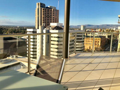 Adelaide DressCircle Apartments - North Terrace - Accommodation Gladstone 4