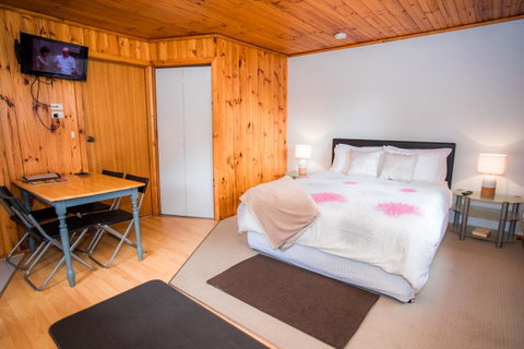Seppelts View Cabins - Accommodation Gladstone 34