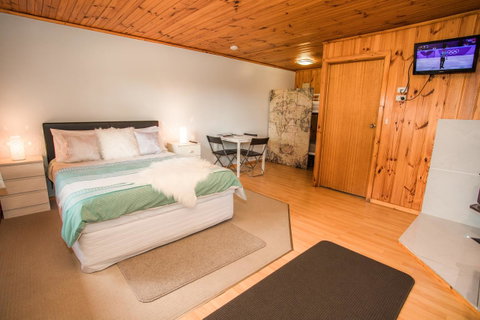 Seppelts View Cabins - Accommodation Gladstone 21