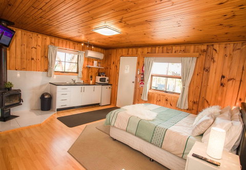 Seppelts View Cabins - Accommodation Gladstone 22
