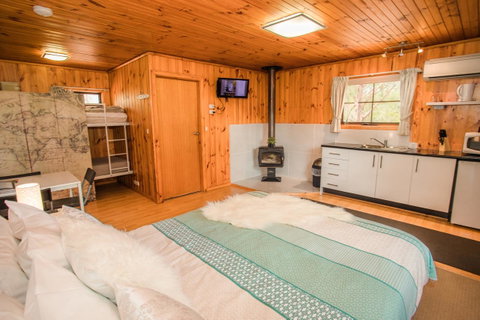 Seppelts View Cabins - Accommodation Gladstone 23
