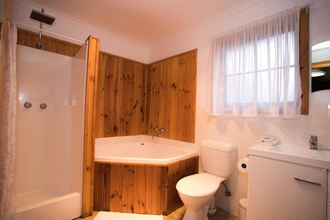 Seppelts View Cabins - Accommodation Gladstone 36