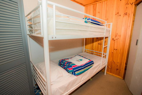 Seppelts View Cabins - Accommodation Gladstone 35