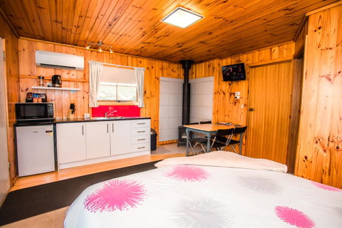 Seppelts View Cabins - Accommodation Gladstone 32