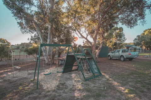 Seppelts View Cabins - Accommodation Gladstone 12