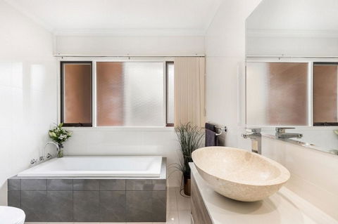 Adelaide Style Accommodation-Close To City-North Adelaide-3 Bdrm- FREE Parking - Accommodation Gladstone 13