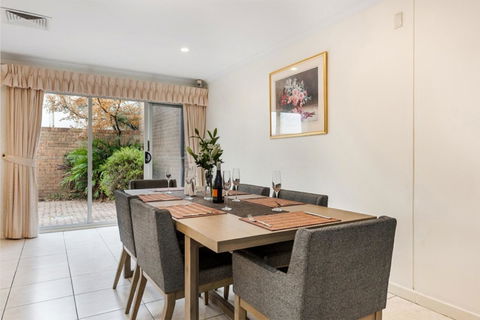 Adelaide Style Accommodation-Close To City-North Adelaide-3 Bdrm- FREE Parking - Accommodation Gladstone 4