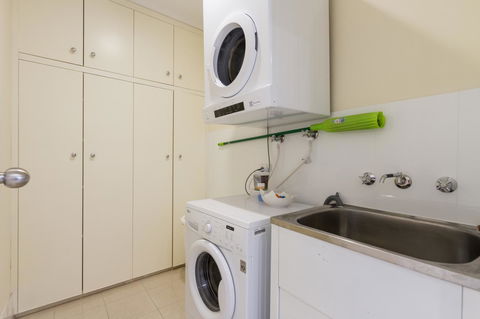 Adelaide Style Accommodation-Close To City-North Adelaide-3 Bdrm- FREE Parking - Accommodation Gladstone 32