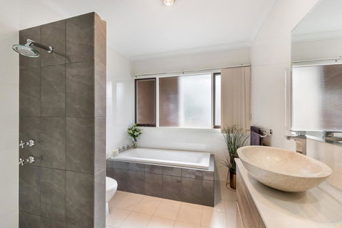 Adelaide Style Accommodation-Close To City-North Adelaide-3 Bdrm- FREE Parking - Accommodation Gladstone 10