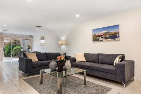 Adelaide Style Accommodation-Close To City-North Adelaide-3 Bdrm- FREE Parking - Accommodation Gladstone 0