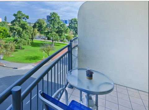 Spacious 4 BR And 2 Bathrooms City Apartment - Accommodation Gladstone 7