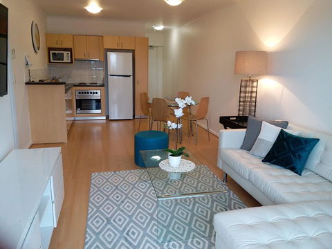 Spacious 4 BR And 2 Bathrooms City Apartment - Accommodation Gladstone 12