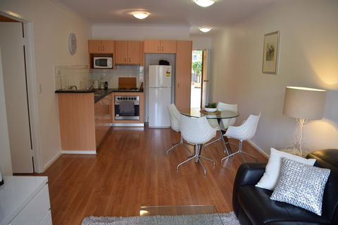 Spacious 4 BR And 2 Bathrooms City Apartment - Accommodation Gladstone 18
