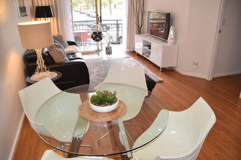 Spacious 4 BR And 2 Bathrooms City Apartment - Accommodation Gladstone 14