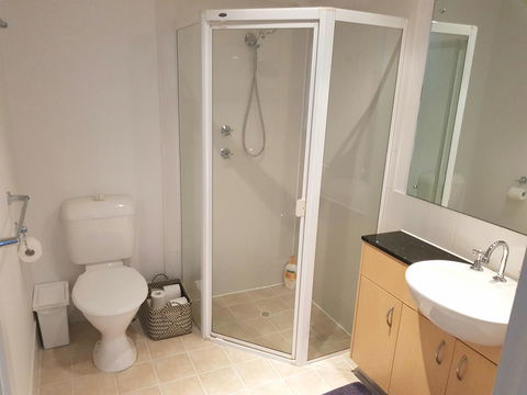 Spacious 4 BR And 2 Bathrooms City Apartment - Accommodation Gladstone 5