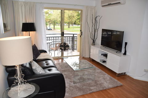 Spacious 4 BR And 2 Bathrooms City Apartment - Accommodation Gladstone 16