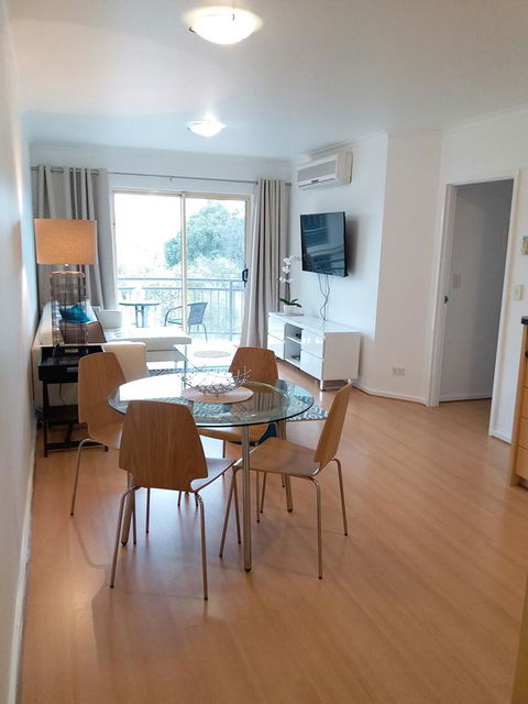 Spacious 4 BR And 2 Bathrooms City Apartment - Accommodation Gladstone 13
