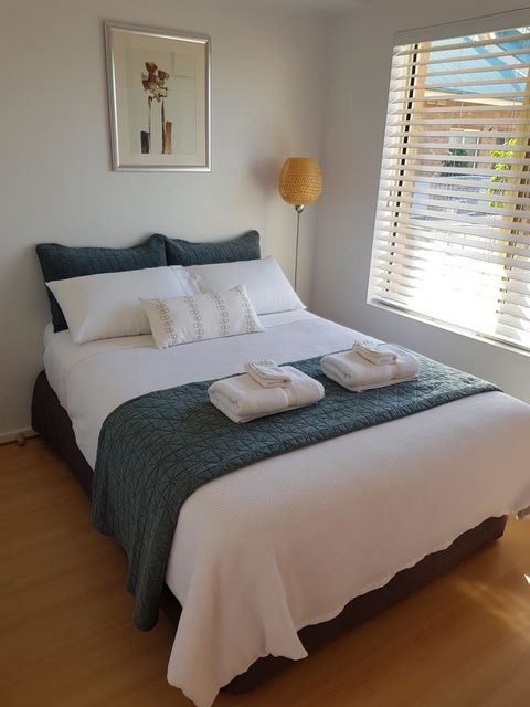 Spacious 4 BR And 2 Bathrooms City Apartment - Accommodation Gladstone 6
