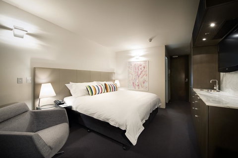 The Soho Hotel - Accommodation Gladstone 25