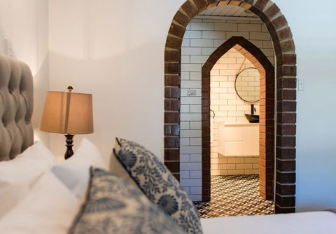 The Manor Basket Range - Accommodation Gladstone 3