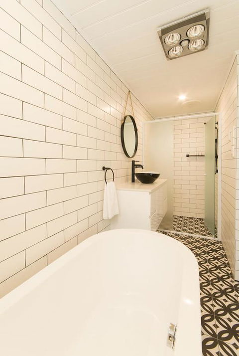 The Manor Basket Range - Accommodation Gladstone 1