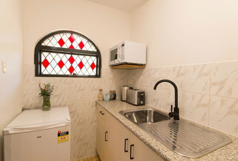 The Manor Basket Range - Accommodation Gladstone 5