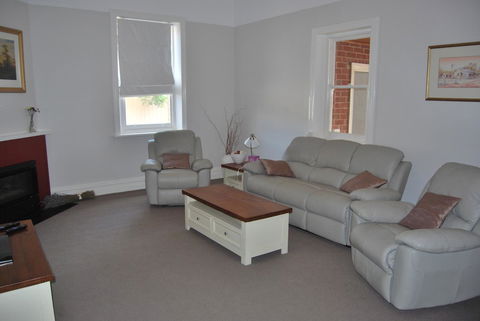 Jacaranda Cottage - Accommodation Gladstone 6