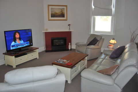 Jacaranda Cottage - Accommodation Gladstone 2