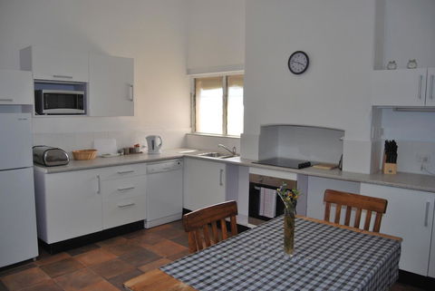 Jacaranda Cottage - Accommodation Gladstone 8