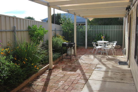 Jacaranda Cottage - Accommodation Gladstone 5