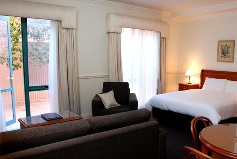 Majestic Tynte Street Apartments - Accommodation Gladstone 7