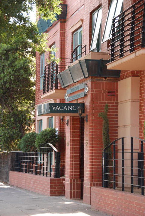 Majestic Tynte Street Apartments - Accommodation Gladstone 2