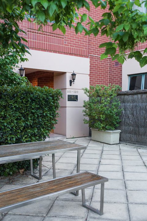 Majestic Tynte Street Apartments - Accommodation Gladstone 5