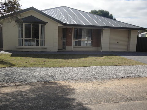 White Sands Retreat - Accommodation Gladstone 0