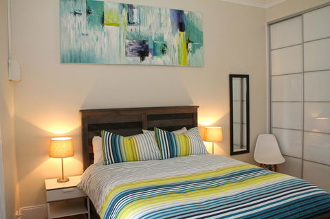 Smugglers Inn Studio Apartments - Accommodation Gladstone 12