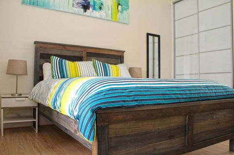 Smugglers Inn Studio Apartments - Accommodation Gladstone 13