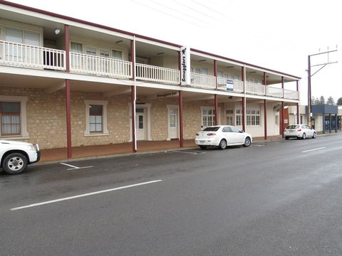 Smugglers Inn Studio Apartments - Accommodation Gladstone 10
