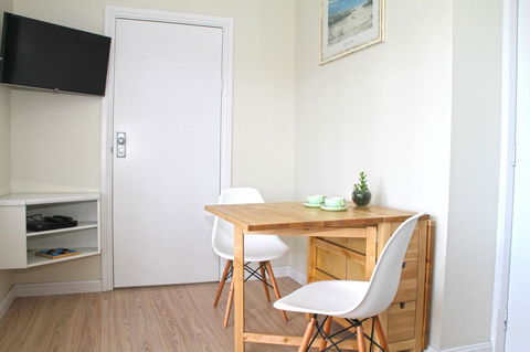 Smugglers Inn Studio Apartments - Accommodation Gladstone 14