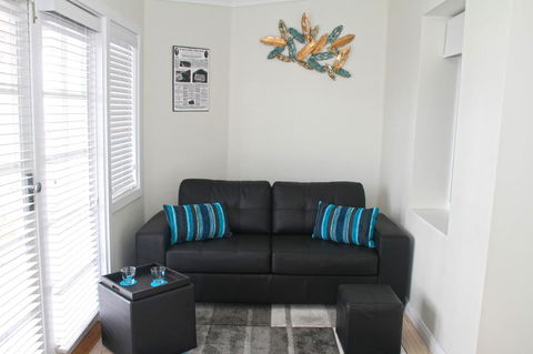 Smugglers Inn Studio Apartments - Accommodation Gladstone 3