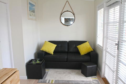 Smugglers Inn Studio Apartments - Accommodation Gladstone 11