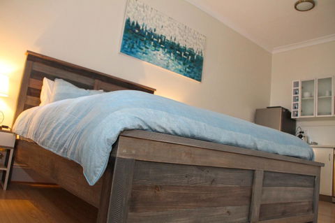 Smugglers Inn Studio Apartments - Accommodation Gladstone 9
