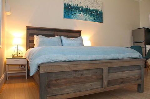 Smugglers Inn Studio Apartments - Accommodation Gladstone 5