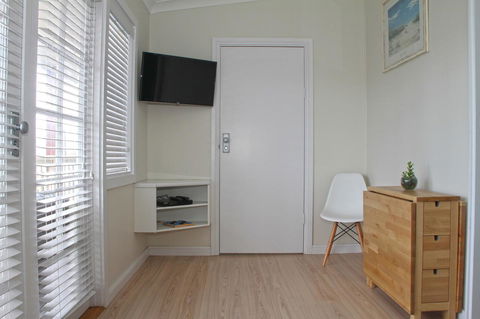 Smugglers Inn Studio Apartments - Accommodation Gladstone 17