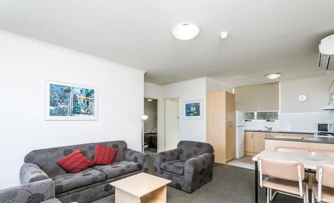 Glenelg Holiday Apartments - Corfu - Accommodation Gladstone 3