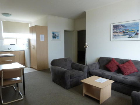 Glenelg Holiday Apartments - Corfu - Accommodation Gladstone 5